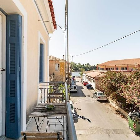 Traditional House At Koroni Near Beach Bagian luar foto