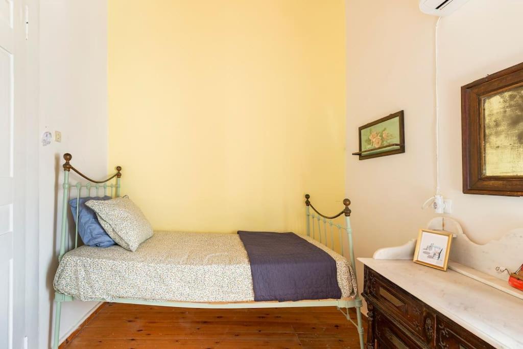 Traditional House At Koroni Near Beach Bagian luar foto