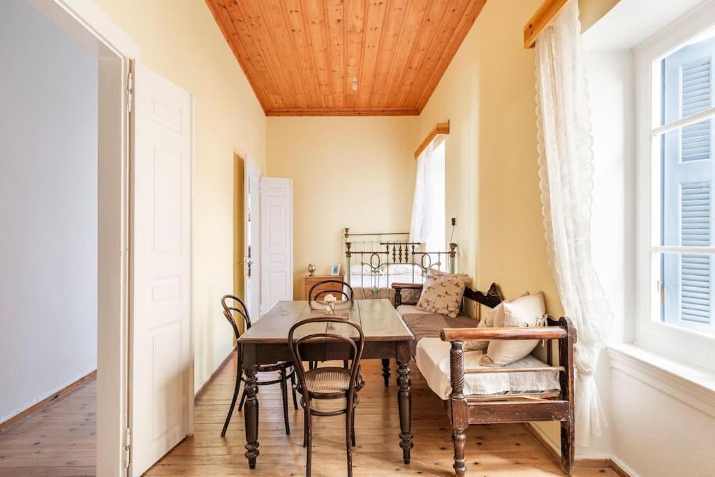 Traditional House At Koroni Near Beach Bagian luar foto