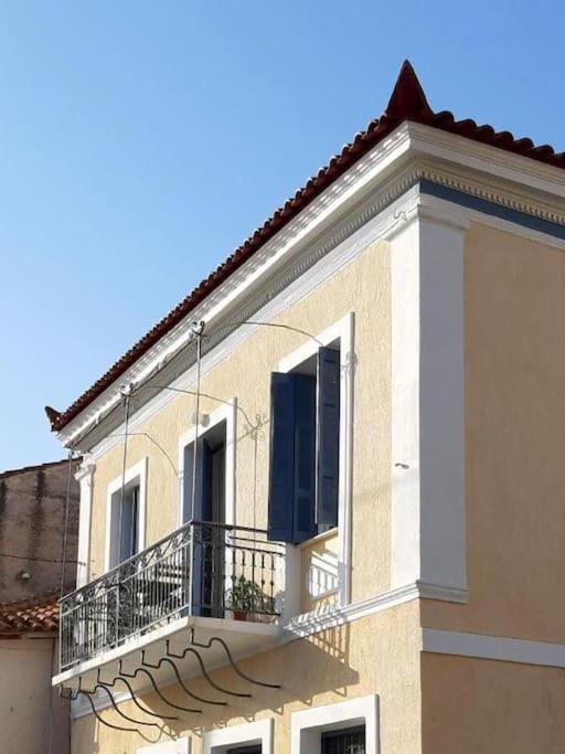 Traditional House At Koroni Near Beach Bagian luar foto
