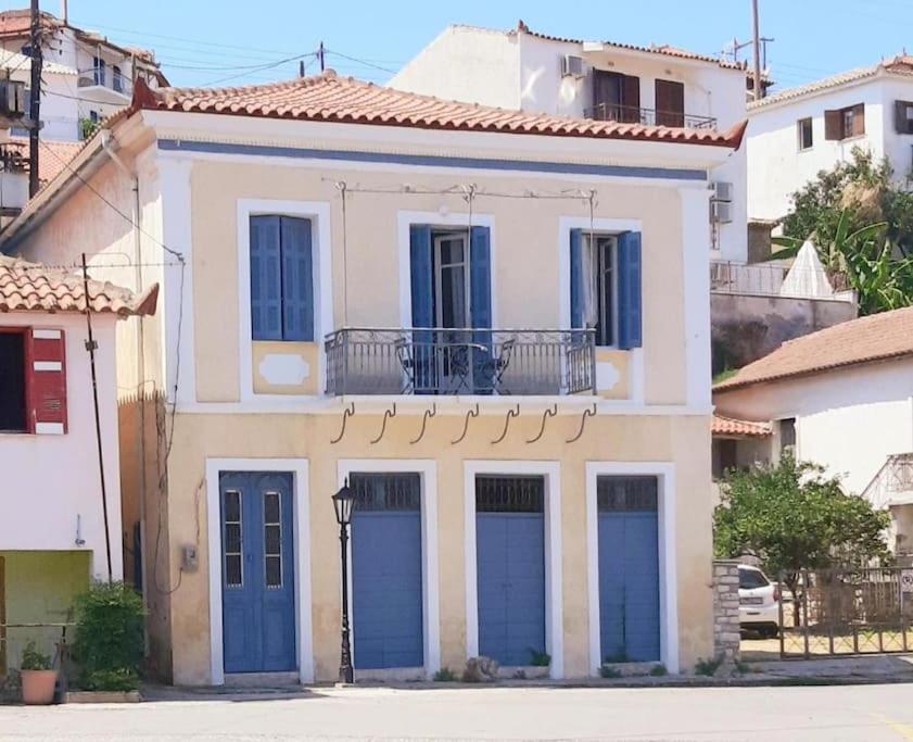 Traditional House At Koroni Near Beach Bagian luar foto