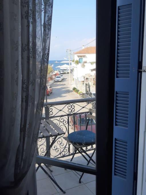 Traditional House At Koroni Near Beach Bagian luar foto