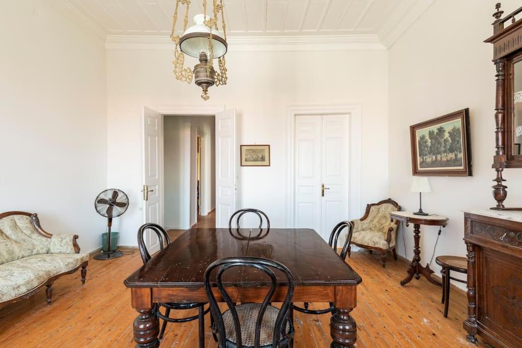 Traditional House At Koroni Near Beach Bagian luar foto
